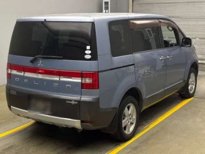 Mitsubishi DELICA D5