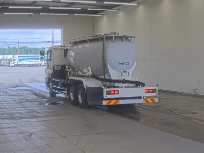 Isuzu TRUCK