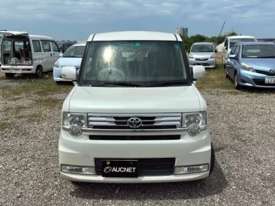 Toyota PIXIS SPACE