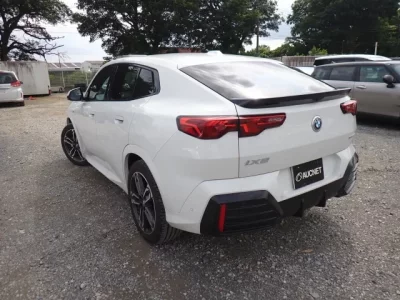 BMW IX2