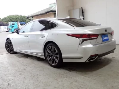 Lexus LS