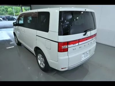 Mitsubishi DELICA D5
