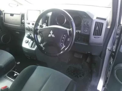 Mitsubishi DELICA D5