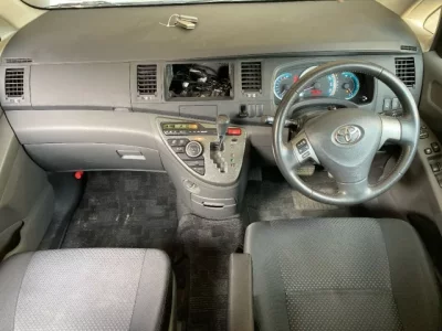 Toyota ISIS