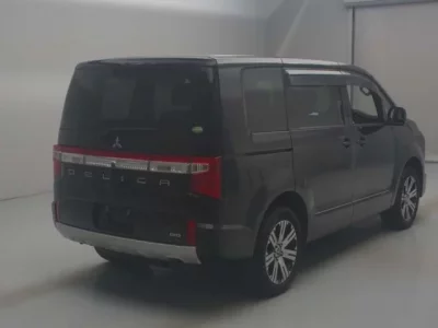 Mitsubishi DELICA D5