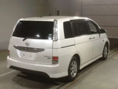 Toyota ISIS