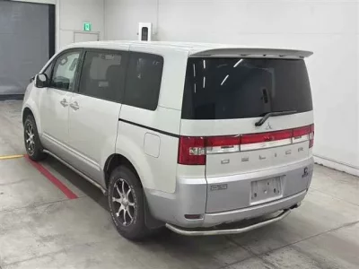 Mitsubishi DELICA D5