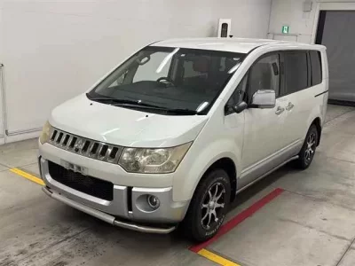 Mitsubishi DELICA D5