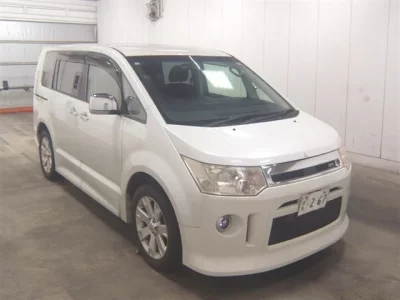 Mitsubishi DELICA D5
