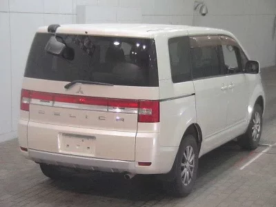 Mitsubishi DELICA D5