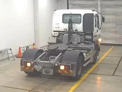 Isuzu TRUCK