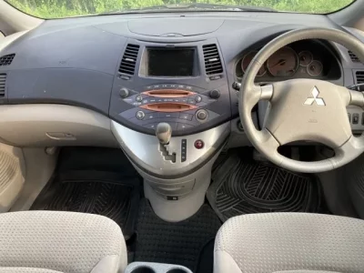 Mitsubishi GRANDIS