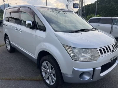 Mitsubishi DELICA D5