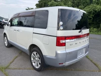 Mitsubishi DELICA D5