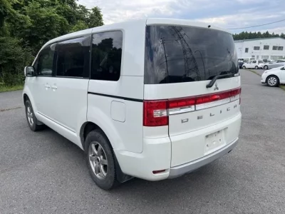 Mitsubishi DELICA D5