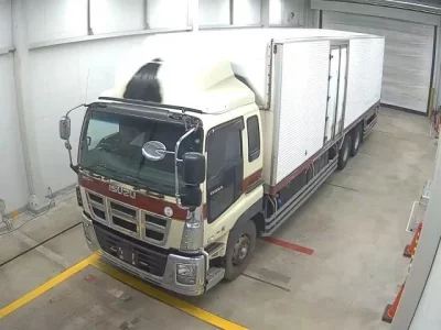 Isuzu TRUCK