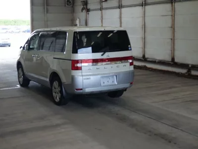 Mitsubishi DELICA D5