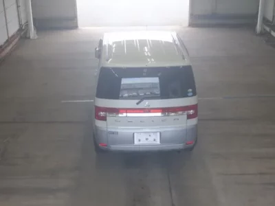 Mitsubishi DELICA D5