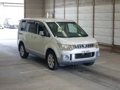 Mitsubishi DELICA D5