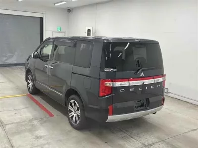 Mitsubishi DELICA D5
