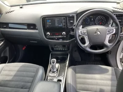 Mitsubishi OUTLANDER PHEV