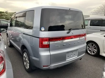 Mitsubishi DELICA D5