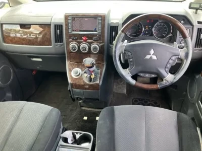Mitsubishi DELICA D5