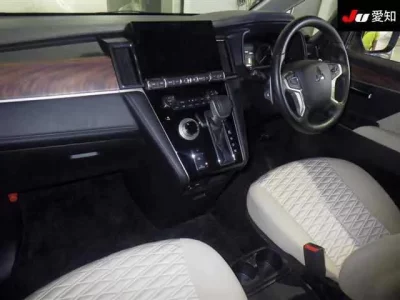 Mitsubishi DELICA D5