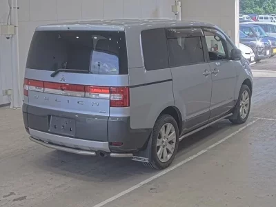 Mitsubishi DELICA D5