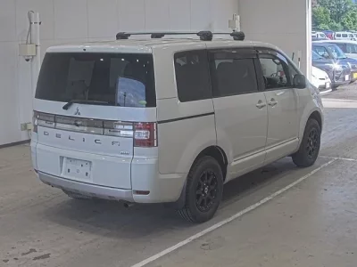 Mitsubishi DELICA D5