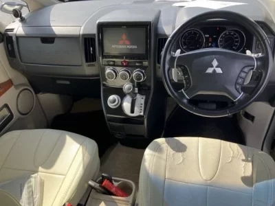 Mitsubishi DELICA D5