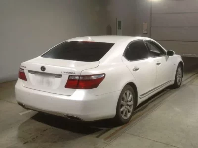 Lexus LS