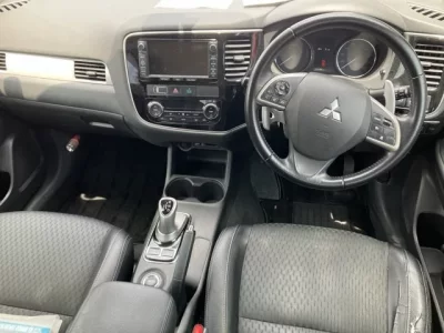 Mitsubishi OUTLANDER PHEV