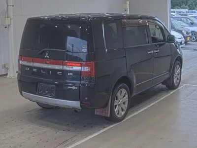 Mitsubishi DELICA D5