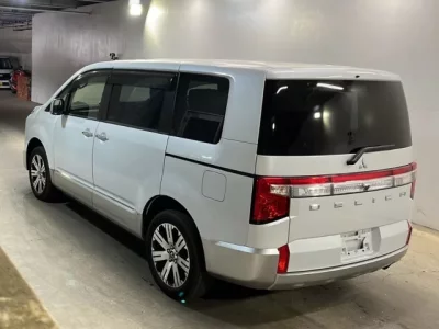 Mitsubishi DELICA D5