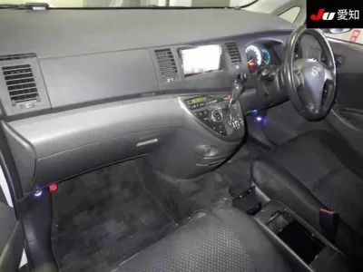 Toyota ISIS