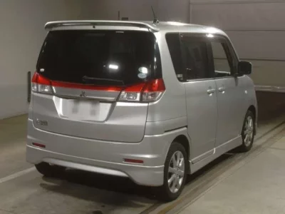 Mitsubishi DELICA D2