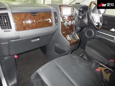 Mitsubishi DELICA D5