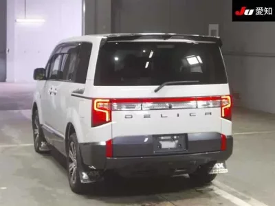 Mitsubishi DELICA D5