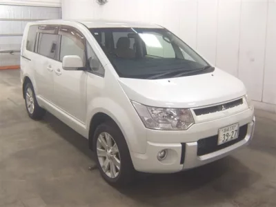 Mitsubishi DELICA D5
