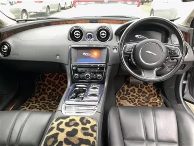 Jaguar XJ SERIES