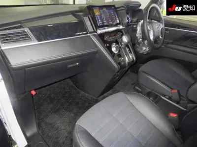 Mitsubishi DELICA D5