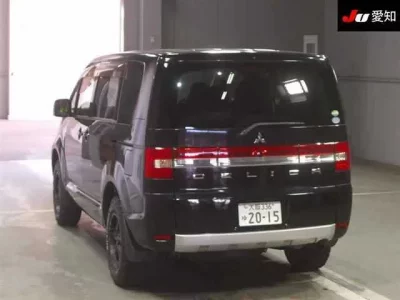 Mitsubishi DELICA D5