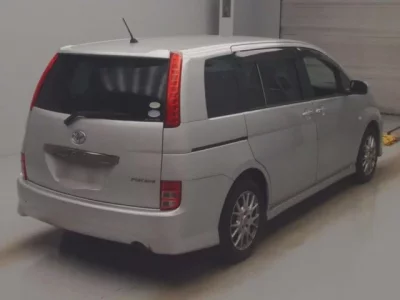 Toyota ISIS