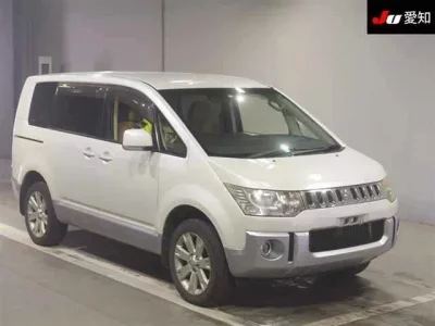 Mitsubishi DELICA D5