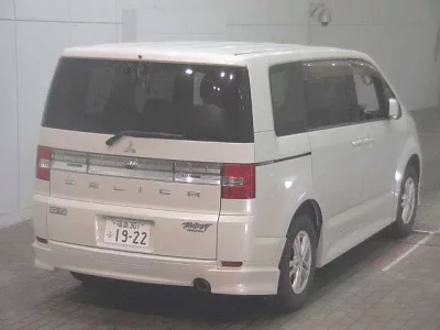 Mitsubishi DELICA D5