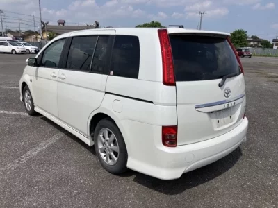 Toyota ISIS