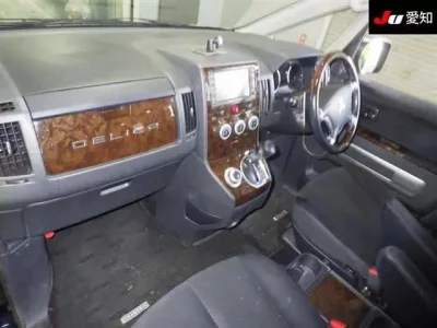 Mitsubishi DELICA D5