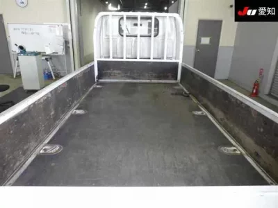 Isuzu ELF TRUCK
