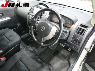 Nissan LAFESTA